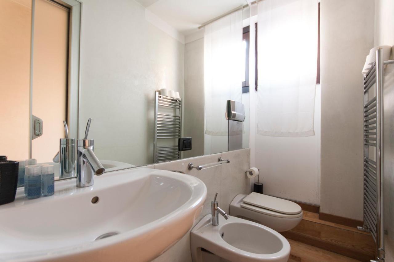 Youhosty - Duomo Studio Apartment Milánó Kültér fotó